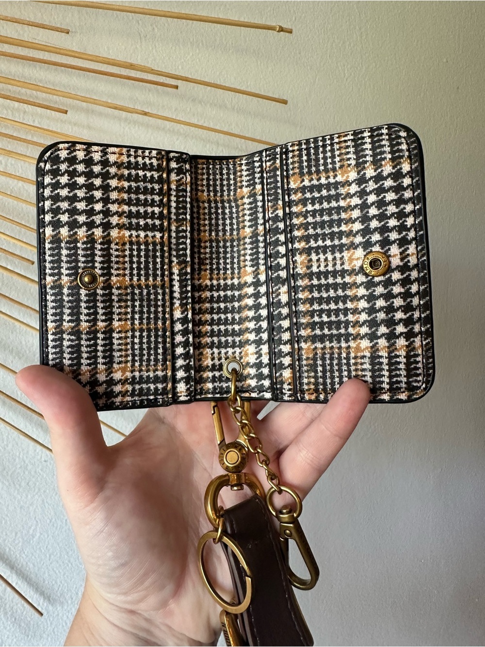 Steve Madden Black Houndstooth Card Holder with Faux Leather Brown Strap NWOT - Picture 5 of 6